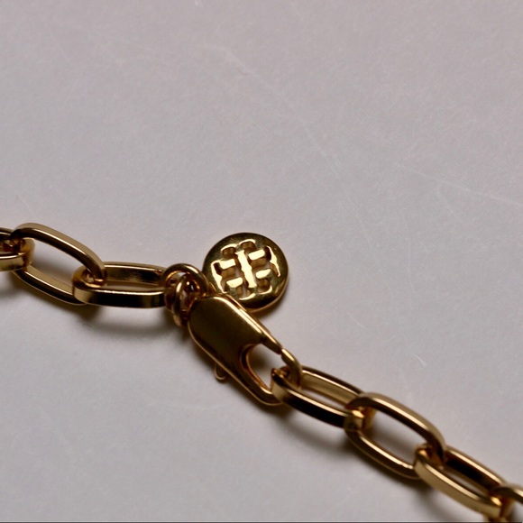 Elegant Gold Coin Pendant Necklace - Picture 10 of 11